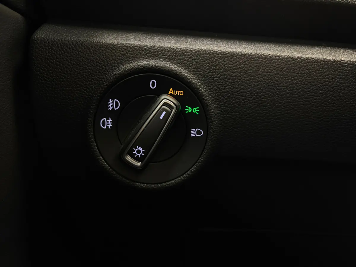 R-Line 1.5TSi DSG | Navigatie | Camera | 19" BI-color velgen | 2x R-line |