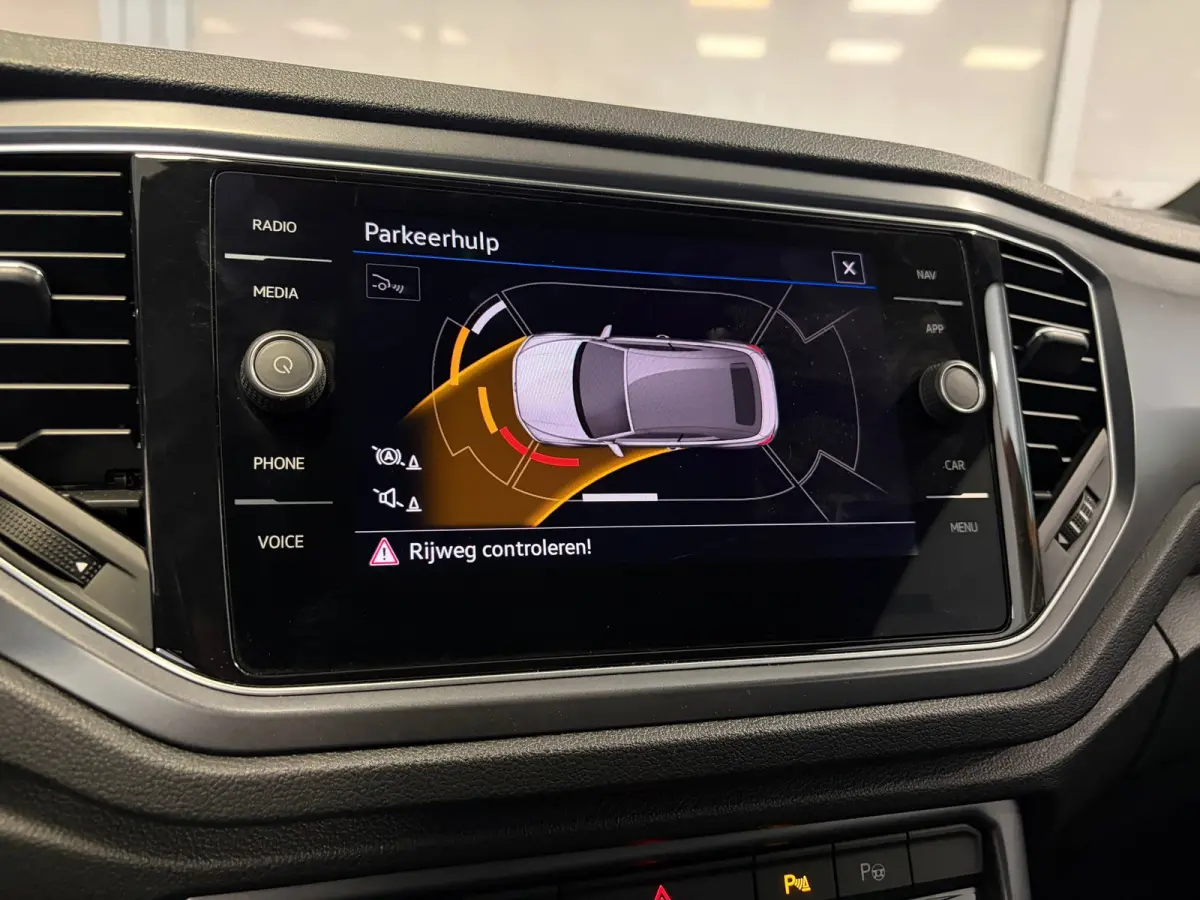 R-Line 1.5TSi DSG | Navigatie | Camera | 19" BI-color velgen | 2x R-line |