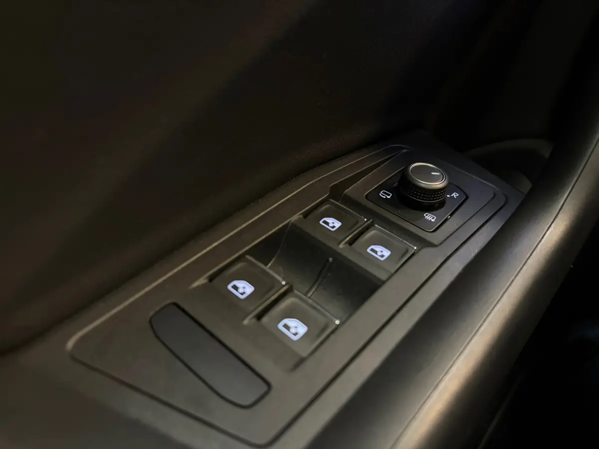 R-Line 1.5TSi DSG | Navigatie | Camera | 19" BI-color velgen | 2x R-line |