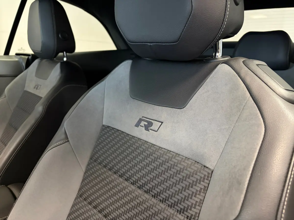 R-Line 1.5TSi DSG | Navigatie | Camera | 19" BI-color velgen | 2x R-line |