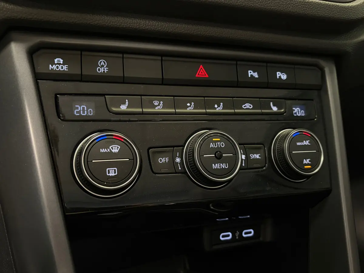 R-Line 1.5TSi DSG | Navigatie | Camera | 19" BI-color velgen | 2x R-line |