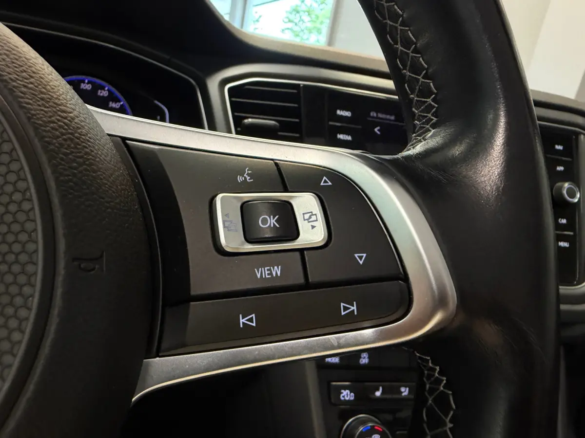 R-Line 1.5TSi DSG | Navigatie | Camera | 19" BI-color velgen | 2x R-line |