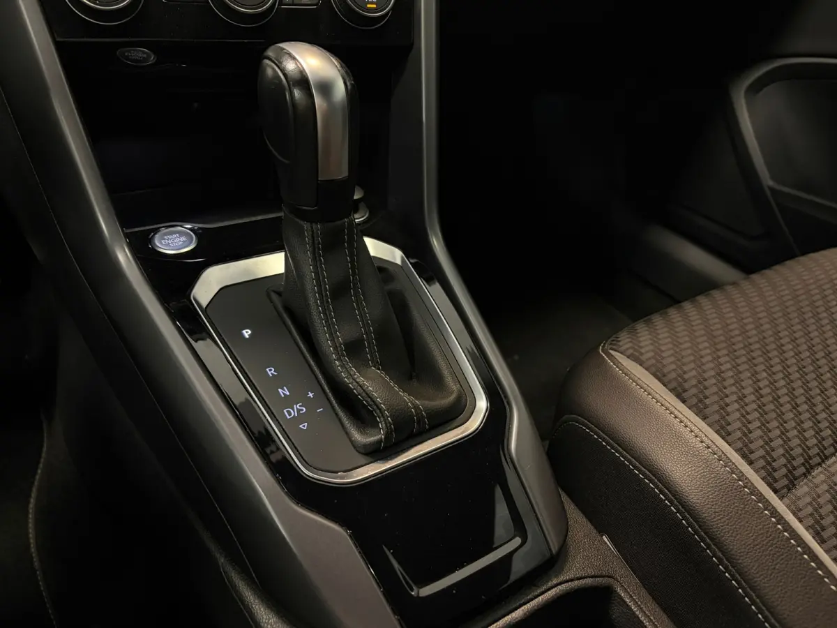 R-Line 1.5TSi DSG | Navigatie | Camera | 19" BI-color velgen | 2x R-line |