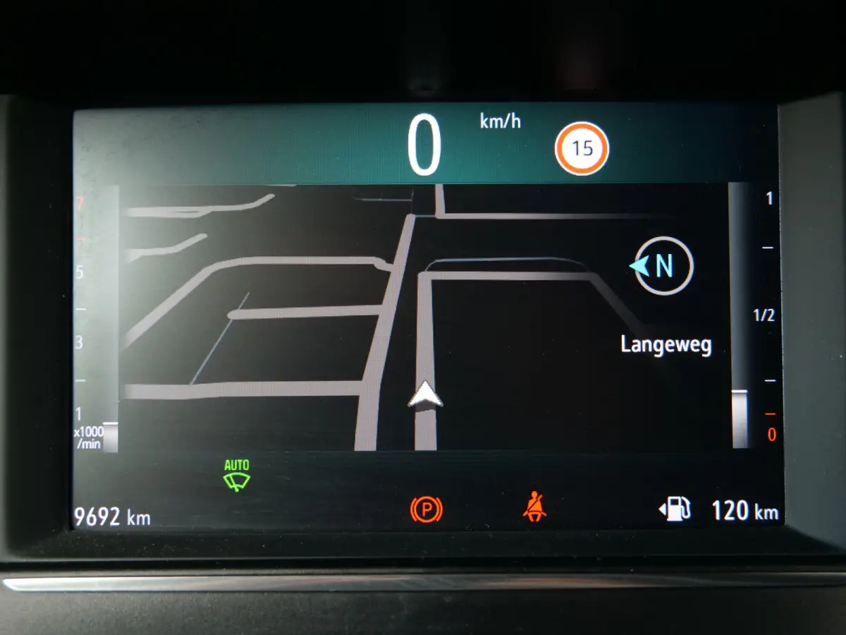 1.2 GS Line 100Pk Camera / Apple Carplay / Climate Control / Cruise control