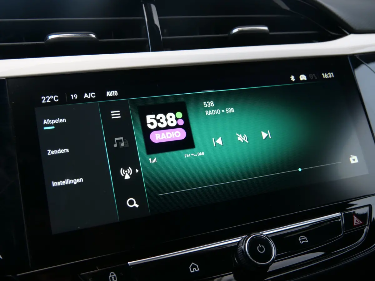 1.2 GS Line 100Pk Camera / Apple Carplay / Climate Control / Cruise control