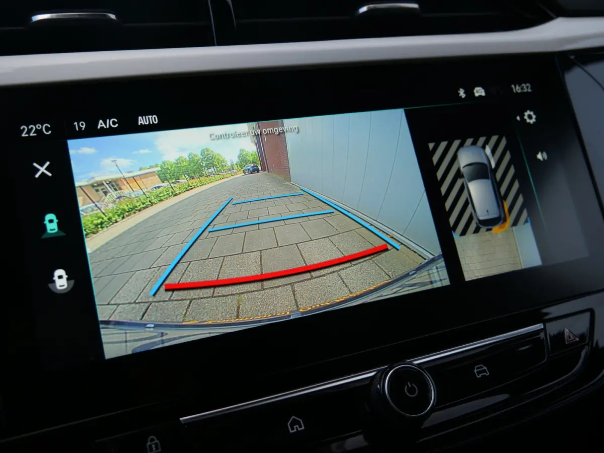 1.2 GS Line 100Pk Camera / Apple Carplay / Climate Control / Cruise control