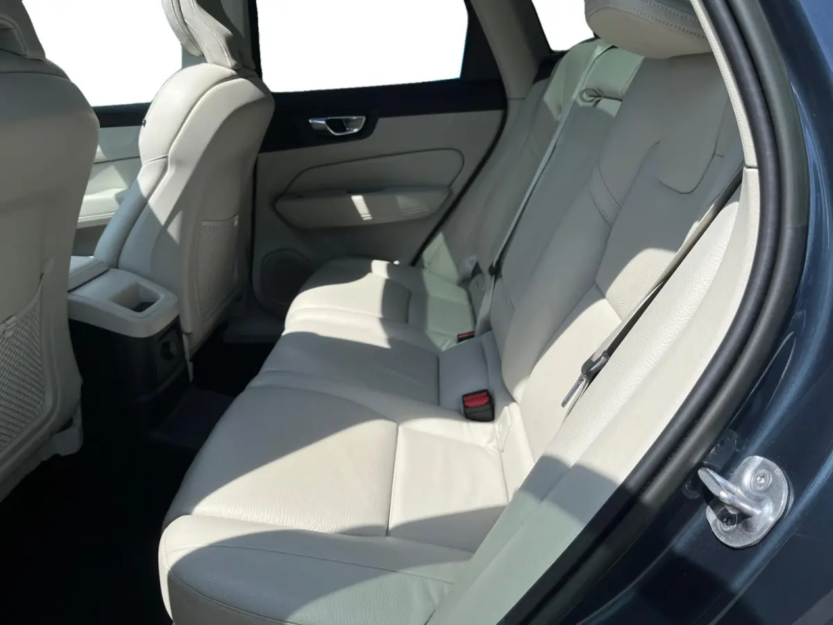 2.0 T8 Plug-in hybrid AWD Ultra Black Edition