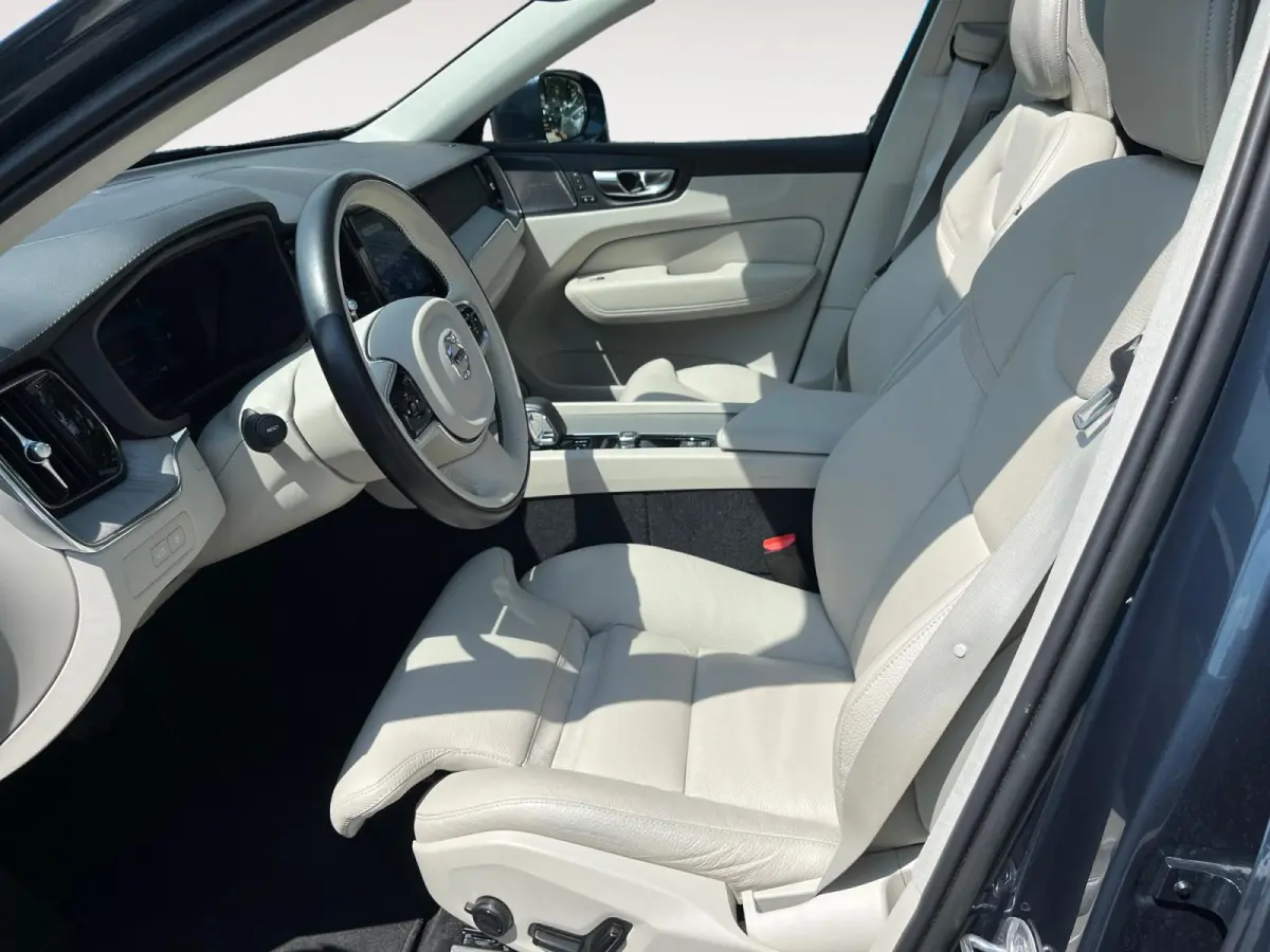 2.0 T8 Plug-in hybrid AWD Ultra Black Edition