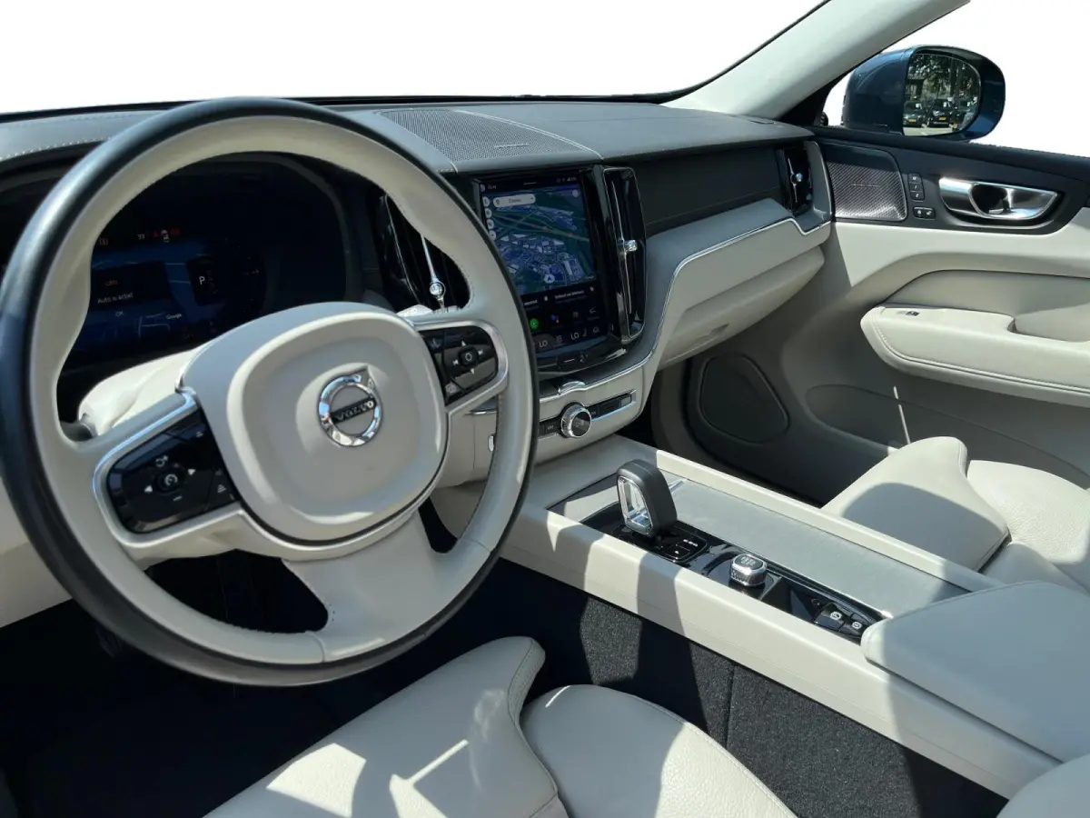 2.0 T8 Plug-in hybrid AWD Ultra Black Edition