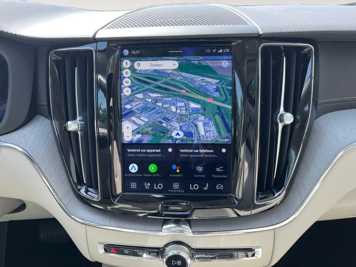 2.0 T8 Plug-in hybrid AWD Ultra Black Edition