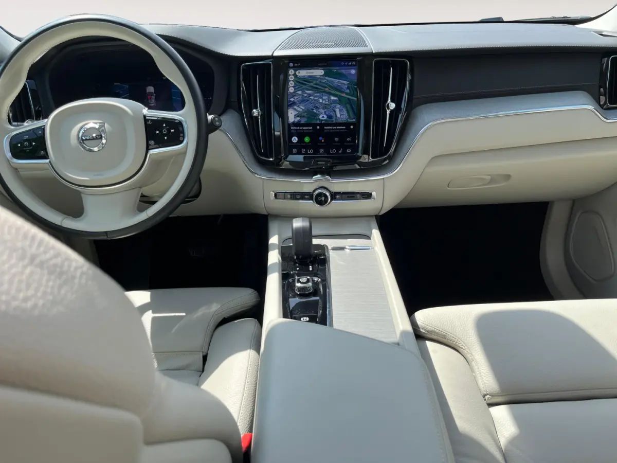 2.0 T8 Plug-in hybrid AWD Ultra Black Edition