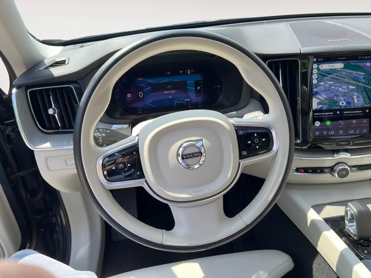 2.0 T8 Plug-in hybrid AWD Ultra Black Edition