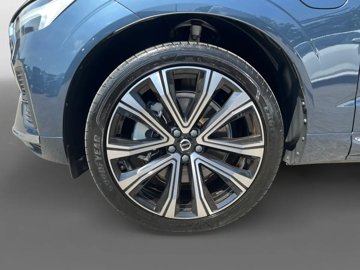 2.0 T8 Plug-in hybrid AWD Ultra Black Edition