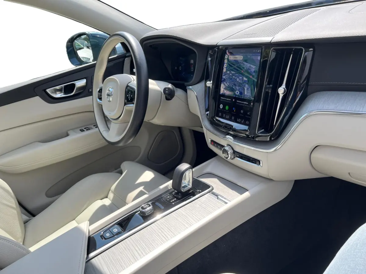 2.0 T8 Plug-in hybrid AWD Ultra Black Edition