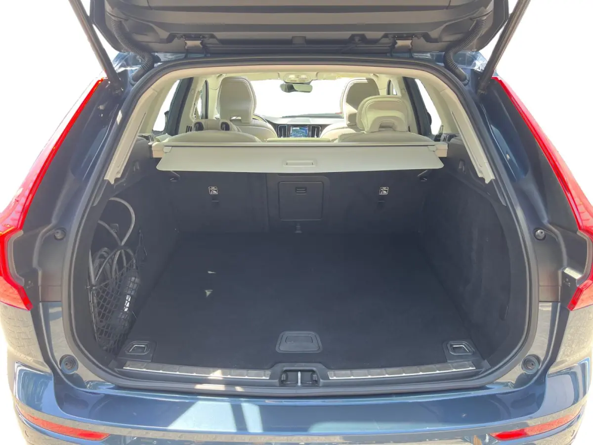 2.0 T8 Plug-in hybrid AWD Ultra Black Edition