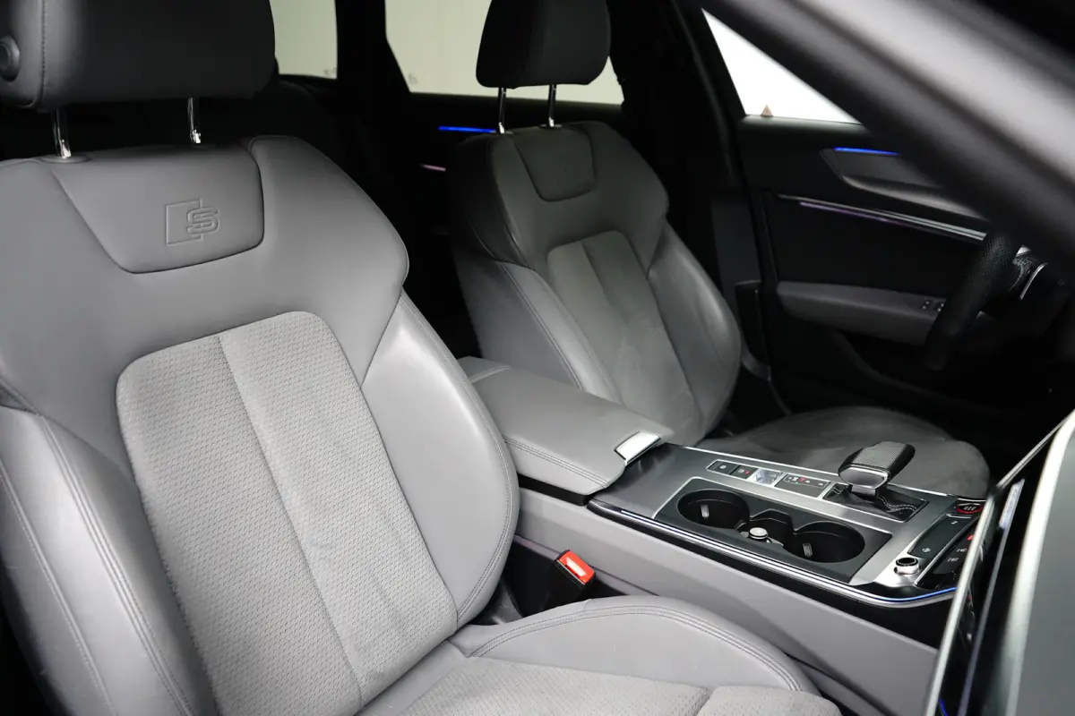S6 TDI quattro 350pk V6 | Dealer onderhouden | Trekhaak uitklapbaar | 21 inch | Elektrische achterklep | Elektrische verstelbare voorstoelen | Luchtvering en automatische niveauregeling