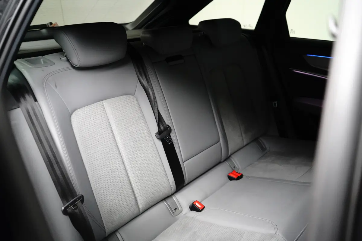 S6 TDI quattro 350pk V6 | Dealer onderhouden | Trekhaak uitklapbaar | 21 inch | Elektrische achterklep | Elektrische verstelbare voorstoelen | Luchtvering en automatische niveauregeling