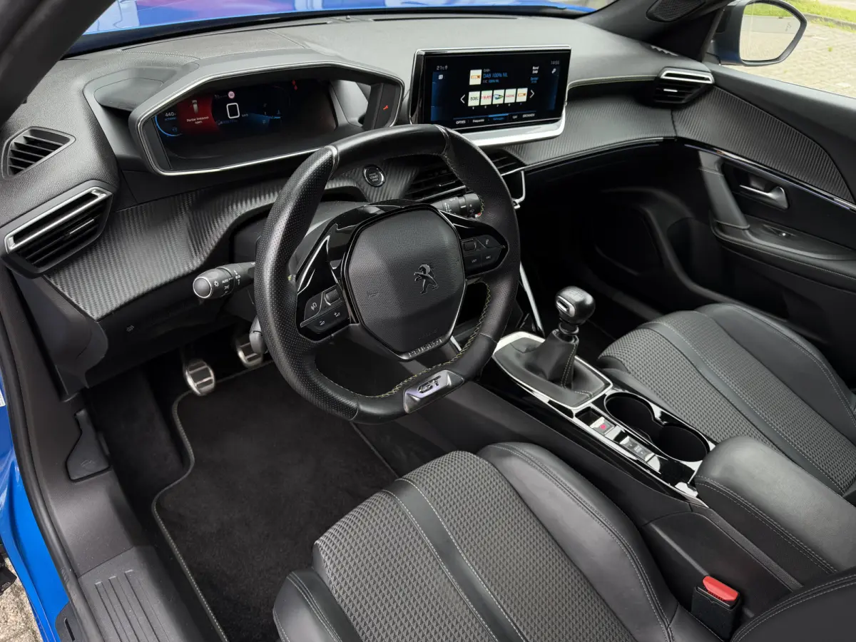 1.2 PureTech GT / Carplay / Camera / Sensoren v+a / 17'' LM /