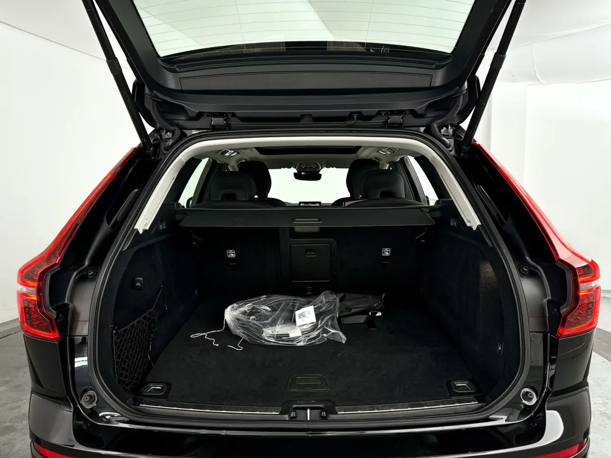 T6 Plug-in hybrid AWD Ultra Dark | SOH 100% | Panoramadak | 360° camera | Harman Kardon | Head-up Display | Stoel- en Stuurverwarming | Trekhaak