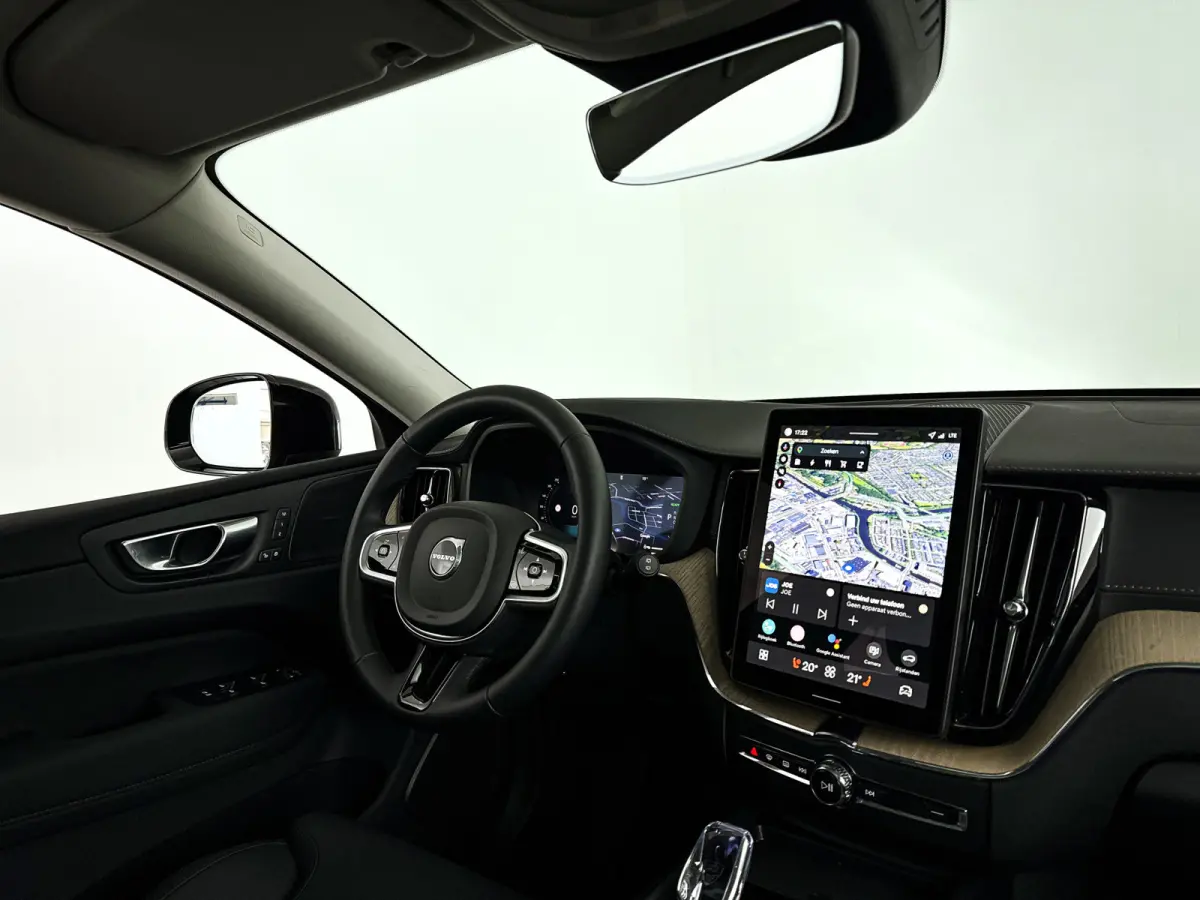 T6 Plug-in hybrid AWD Ultra Dark | SOH 100% | Panoramadak | 360° camera | Harman Kardon | Head-up Display | Stoel- en Stuurverwarming | Trekhaak