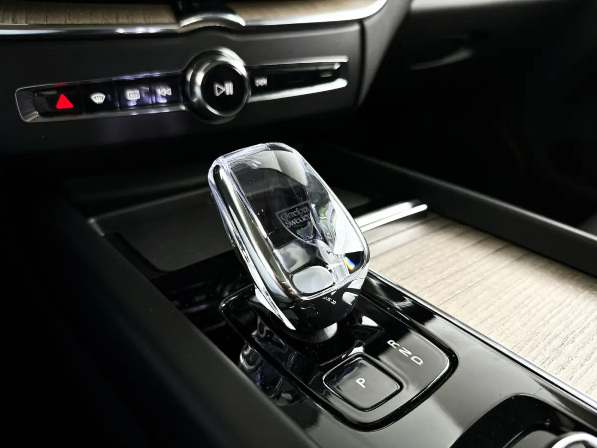 T6 Plug-in hybrid AWD Ultra Dark | SOH 100% | Panoramadak | 360° camera | Harman Kardon | Head-up Display | Stoel- en Stuurverwarming | Trekhaak