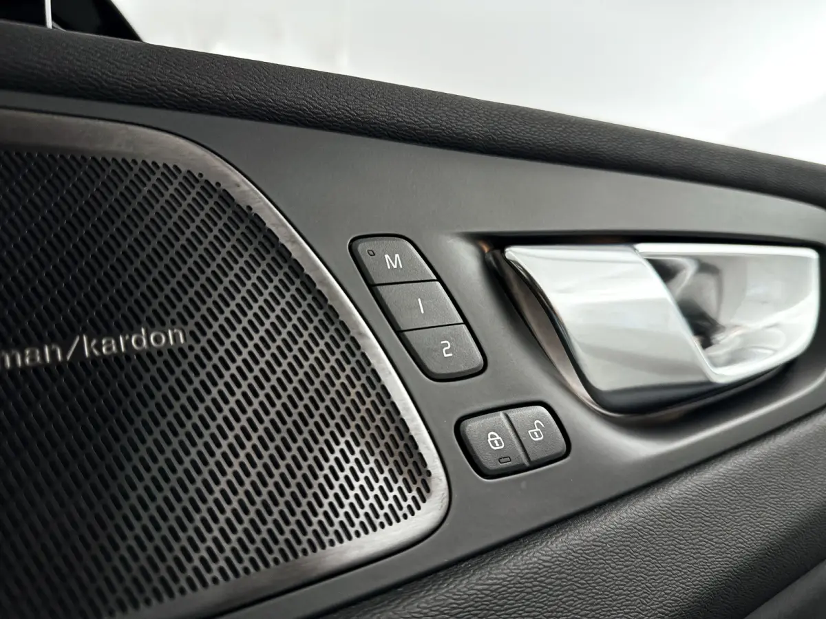 T6 Plug-in hybrid AWD Ultra Dark | SOH 100% | Panoramadak | 360° camera | Harman Kardon | Head-up Display | Stoel- en Stuurverwarming | Trekhaak