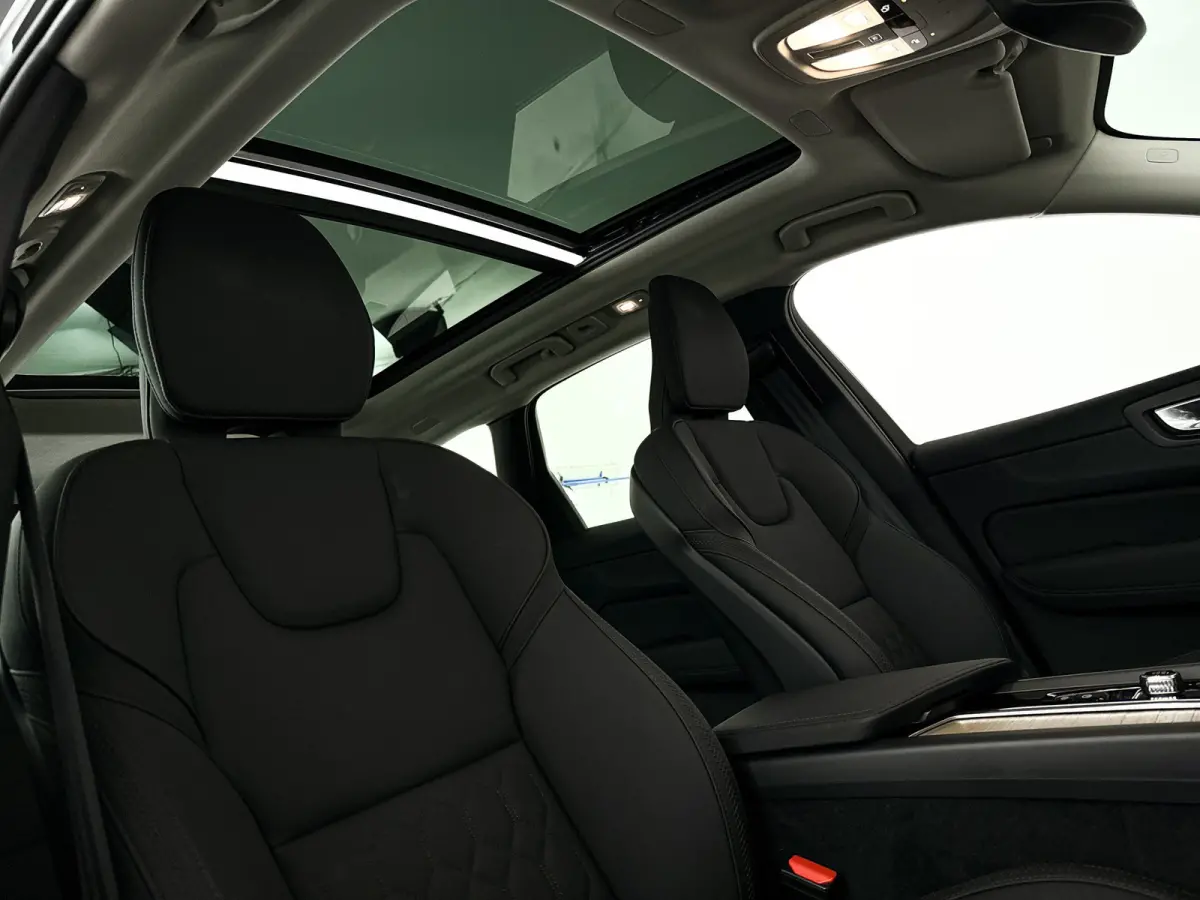 T6 Plug-in hybrid AWD Ultra Dark | SOH 100% | Panoramadak | 360° camera | Harman Kardon | Head-up Display | Stoel- en Stuurverwarming | Trekhaak