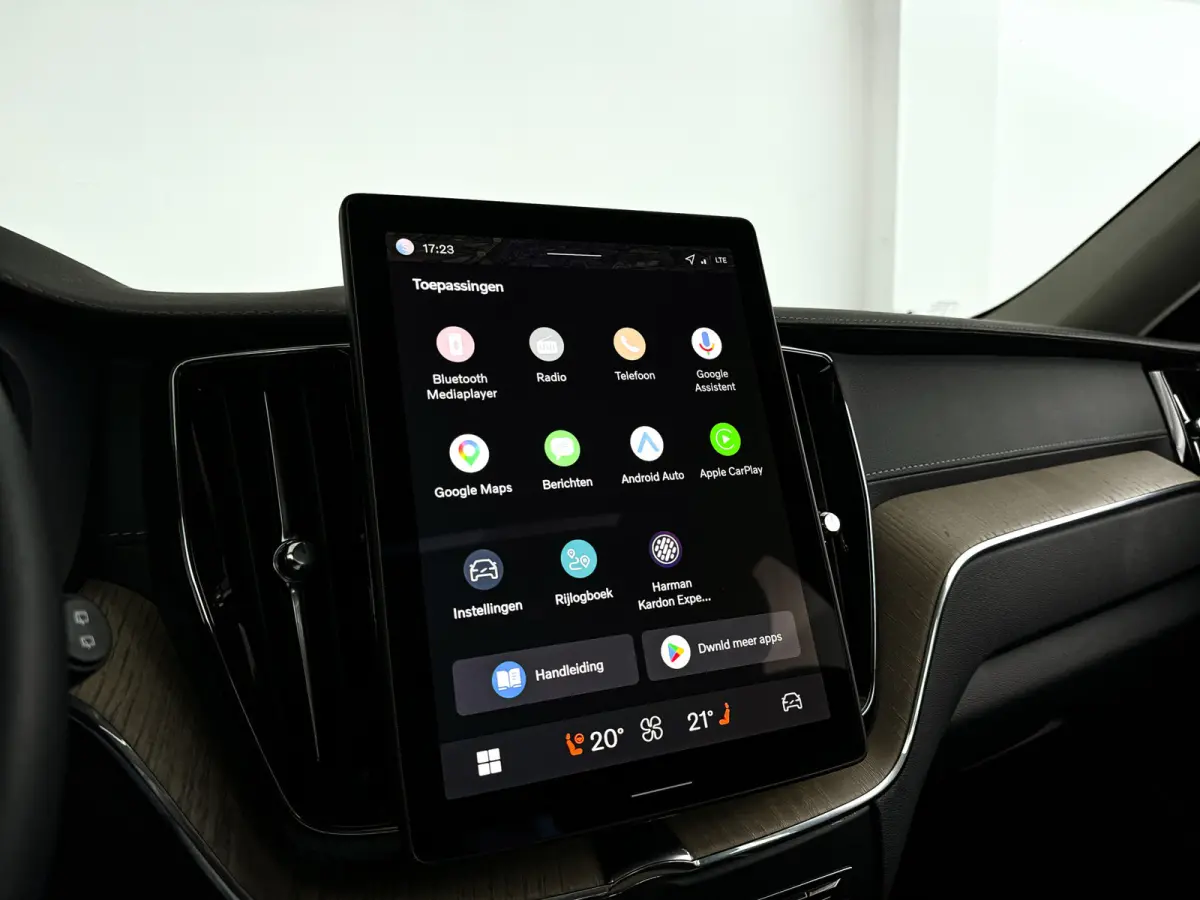 T6 Plug-in hybrid AWD Ultra Dark | SOH 100% | Panoramadak | 360° camera | Harman Kardon | Head-up Display | Stoel- en Stuurverwarming | Trekhaak