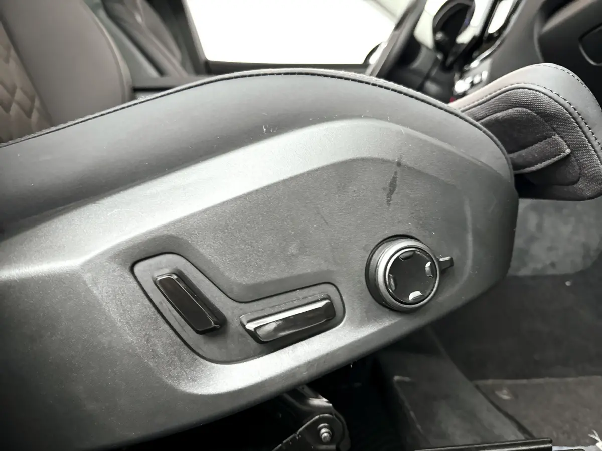 T6 Plug-in hybrid AWD Ultra Dark | SOH 100% | Panoramadak | 360° camera | Harman Kardon | Head-up Display | Stoel- en Stuurverwarming | Trekhaak