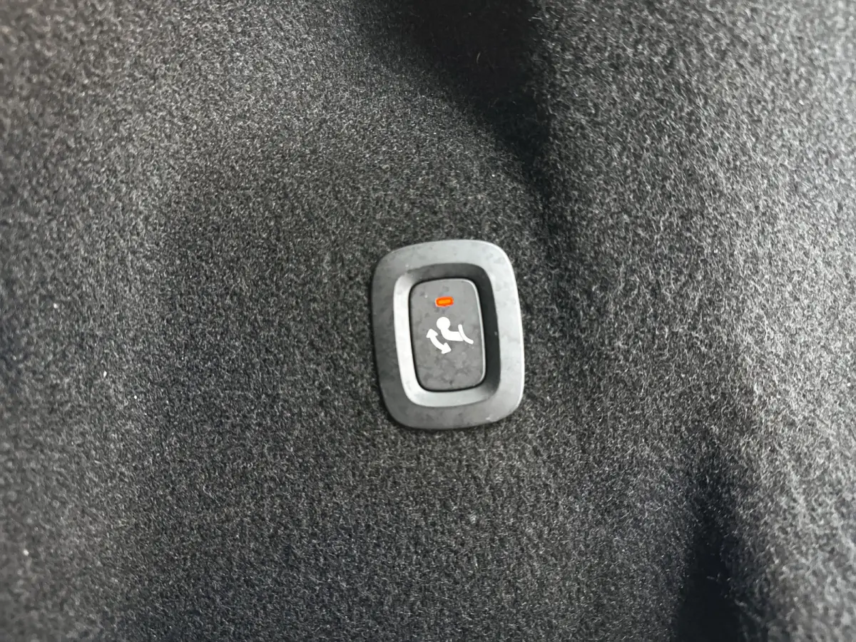 T6 Plug-in hybrid AWD Ultra Dark | SOH 100% | Panoramadak | 360° camera | Harman Kardon | Head-up Display | Stoel- en Stuurverwarming | Trekhaak