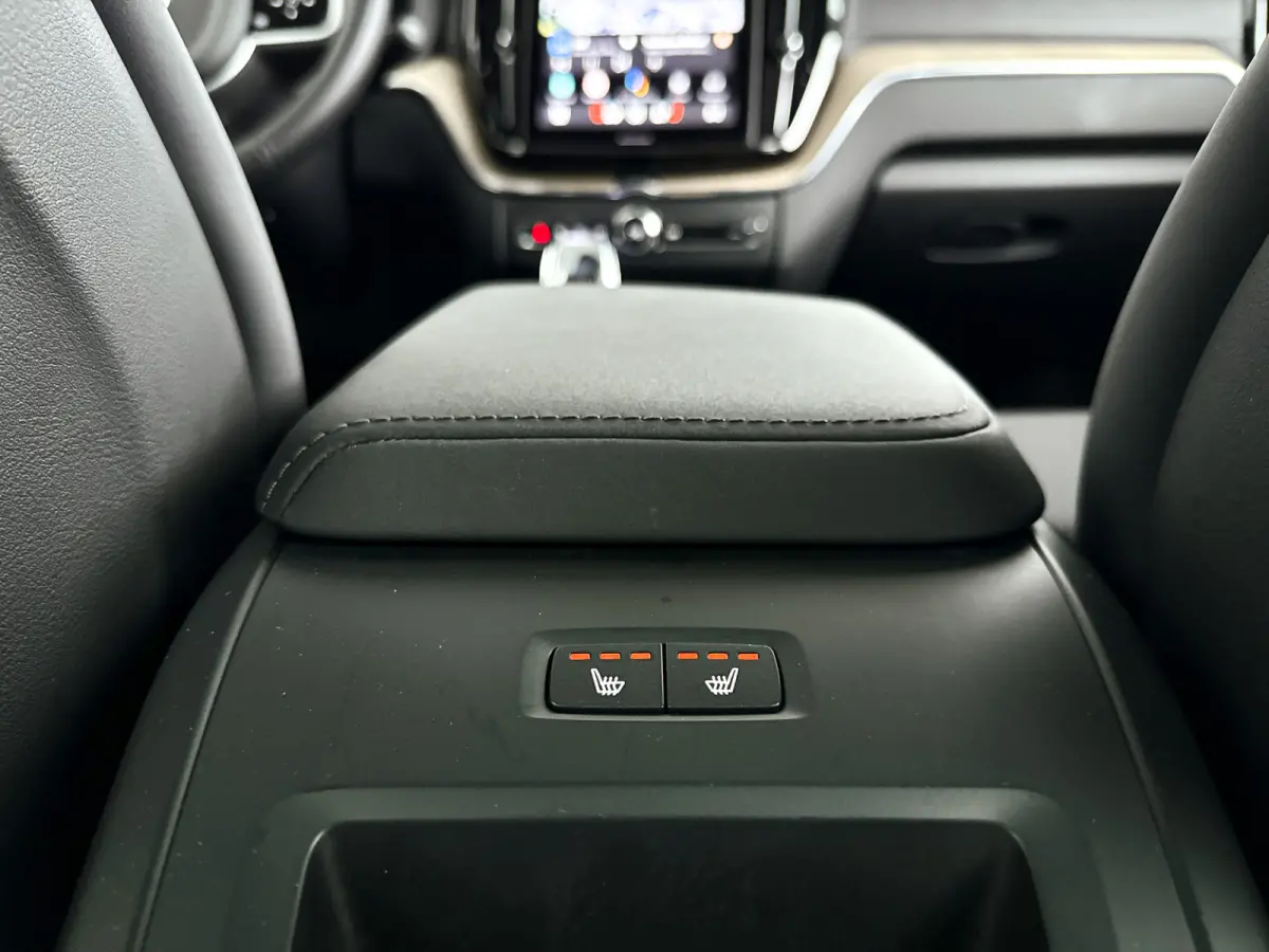 T6 Plug-in hybrid AWD Ultra Dark | SOH 100% | Panoramadak | 360° camera | Harman Kardon | Head-up Display | Stoel- en Stuurverwarming | Trekhaak