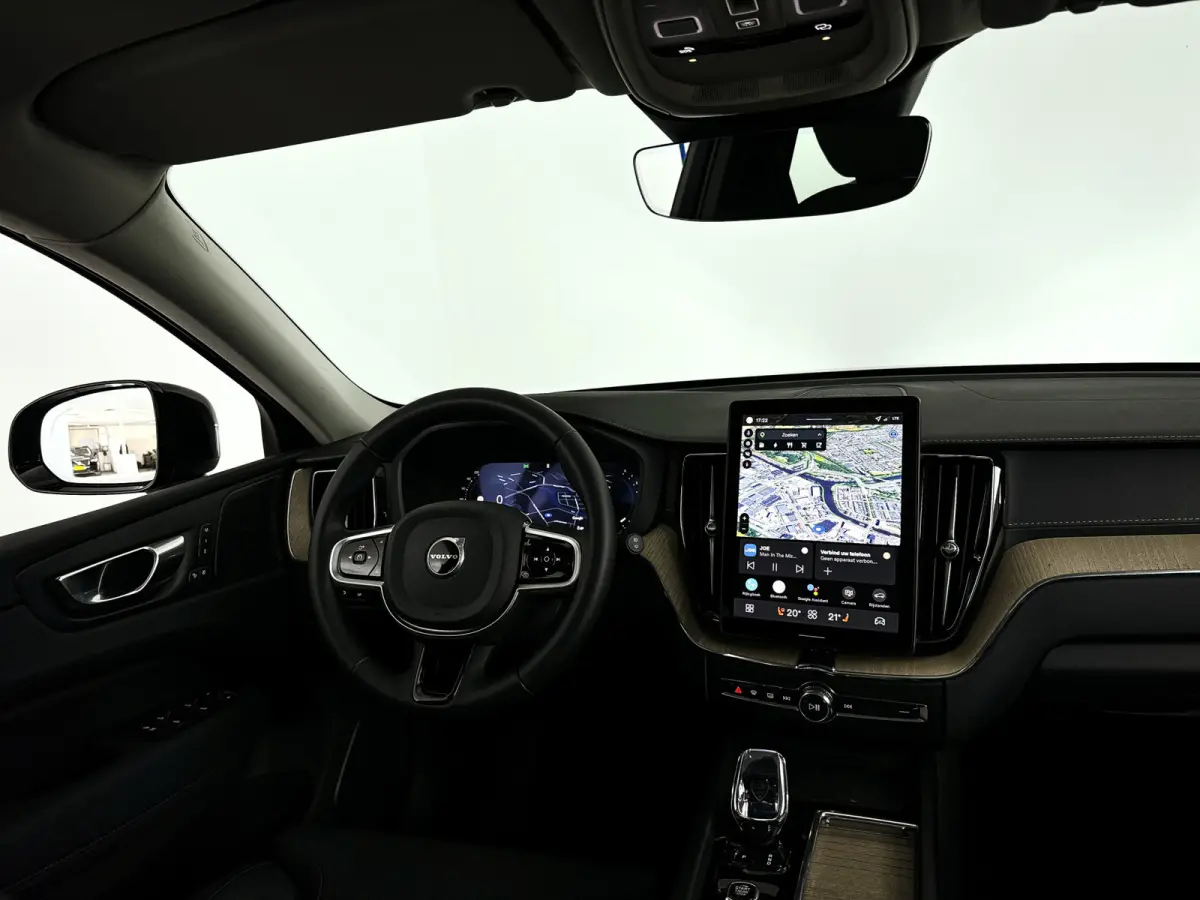 T6 Plug-in hybrid AWD Ultra Dark | SOH 100% | Panoramadak | 360° camera | Harman Kardon | Head-up Display | Stoel- en Stuurverwarming | Trekhaak