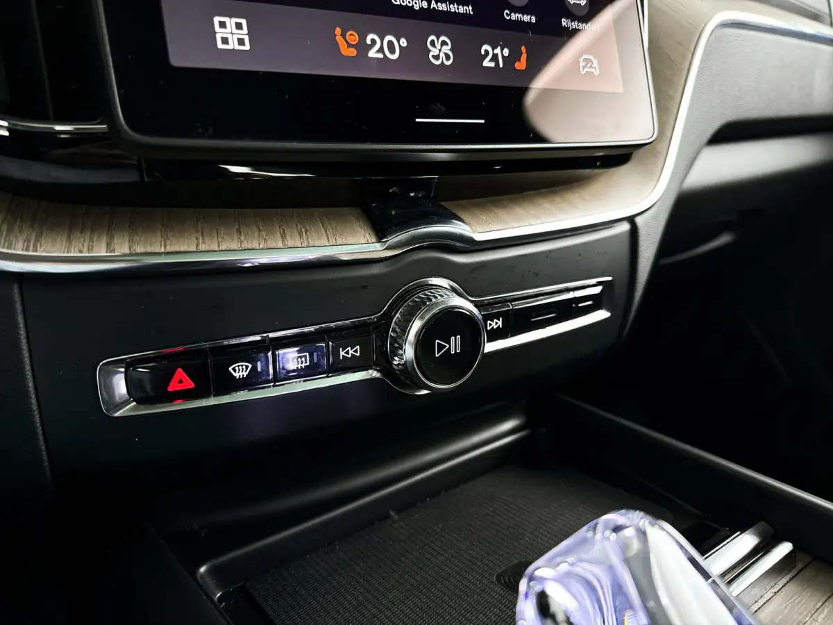 T6 Plug-in hybrid AWD Ultra Dark | SOH 100% | Panoramadak | 360° camera | Harman Kardon | Head-up Display | Stoel- en Stuurverwarming | Trekhaak