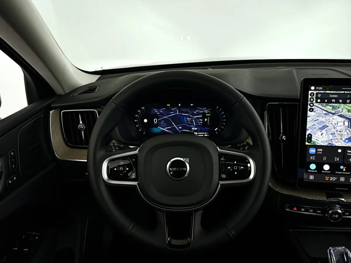T6 Plug-in hybrid AWD Ultra Dark | SOH 100% | Panoramadak | 360° camera | Harman Kardon | Head-up Display | Stoel- en Stuurverwarming | Trekhaak