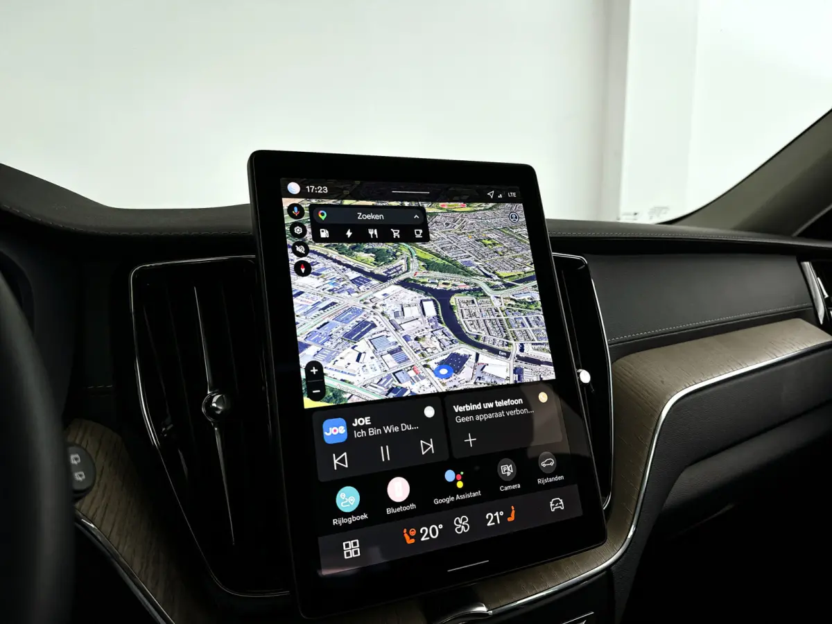 T6 Plug-in hybrid AWD Ultra Dark | SOH 100% | Panoramadak | 360° camera | Harman Kardon | Head-up Display | Stoel- en Stuurverwarming | Trekhaak