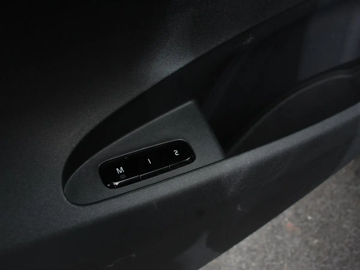 Standard Range Single Motor 69 kWh DEMO ! 360* Camera Dab Led Verwarmde voorstoelen Navigatie Apple Carplay/Android Auto Climate Control Parkeer sensoren Panoramadak Keyless Stuurverwarming