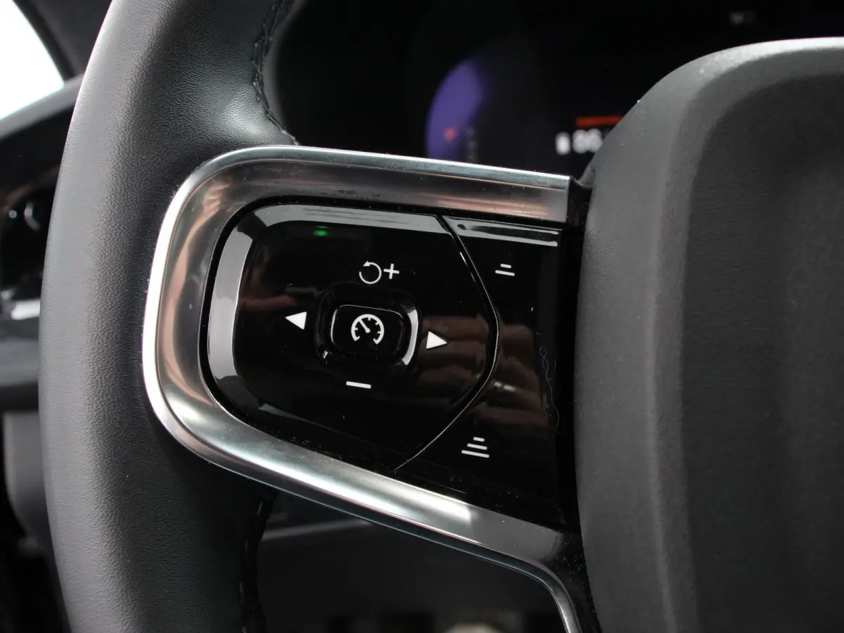 Standard Range Single Motor 69 kWh DEMO ! 360* Camera Dab Led Verwarmde voorstoelen Navigatie Apple Carplay/Android Auto Climate Control Parkeer sensoren Panoramadak Keyless Stuurverwarming