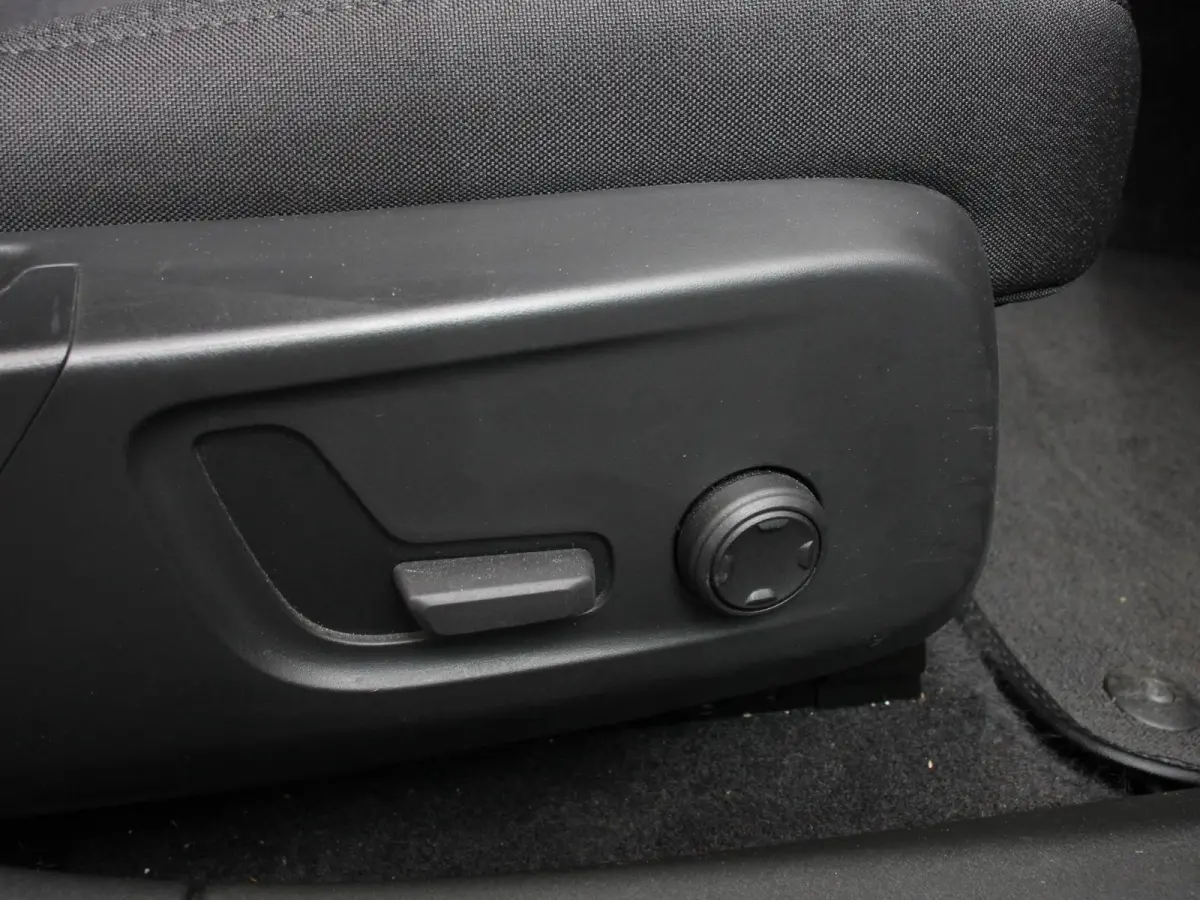 Standard Range Single Motor 69 kWh DEMO ! 360* Camera Dab Led Verwarmde voorstoelen Navigatie Apple Carplay/Android Auto Climate Control Parkeer sensoren Panoramadak Keyless Stuurverwarming