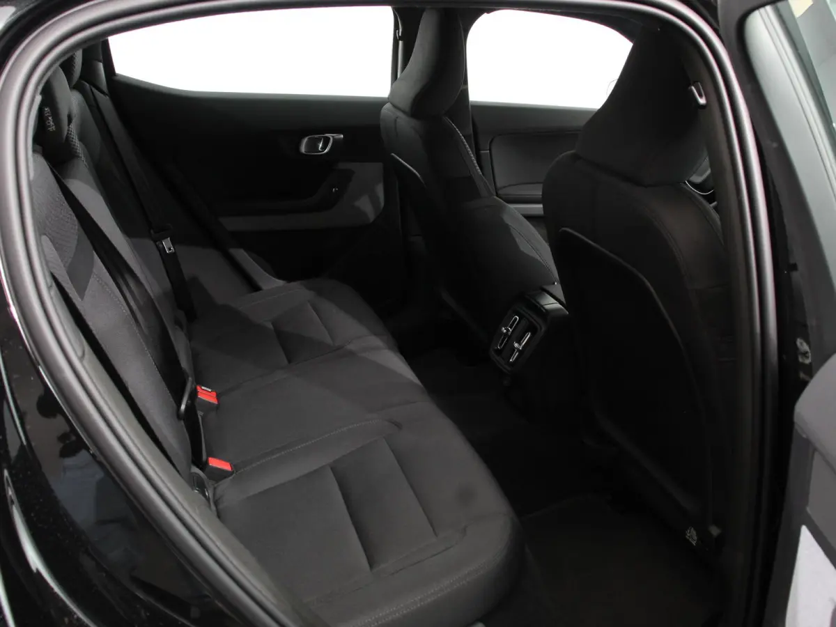 Standard Range Single Motor 69 kWh DEMO ! 360* Camera Dab Led Verwarmde voorstoelen Navigatie Apple Carplay/Android Auto Climate Control Parkeer sensoren Panoramadak Keyless Stuurverwarming