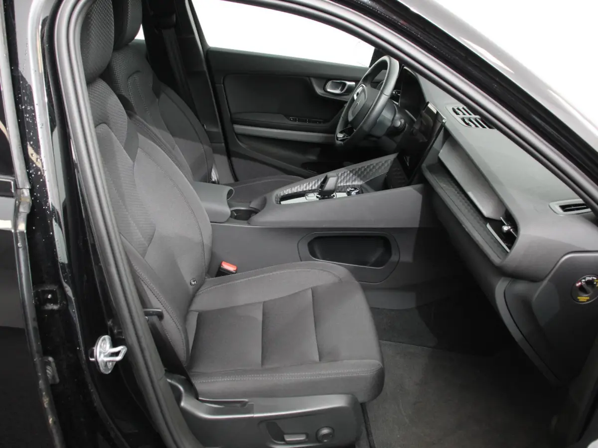 Standard Range Single Motor 69 kWh DEMO ! 360* Camera Dab Led Verwarmde voorstoelen Navigatie Apple Carplay/Android Auto Climate Control Parkeer sensoren Panoramadak Keyless Stuurverwarming