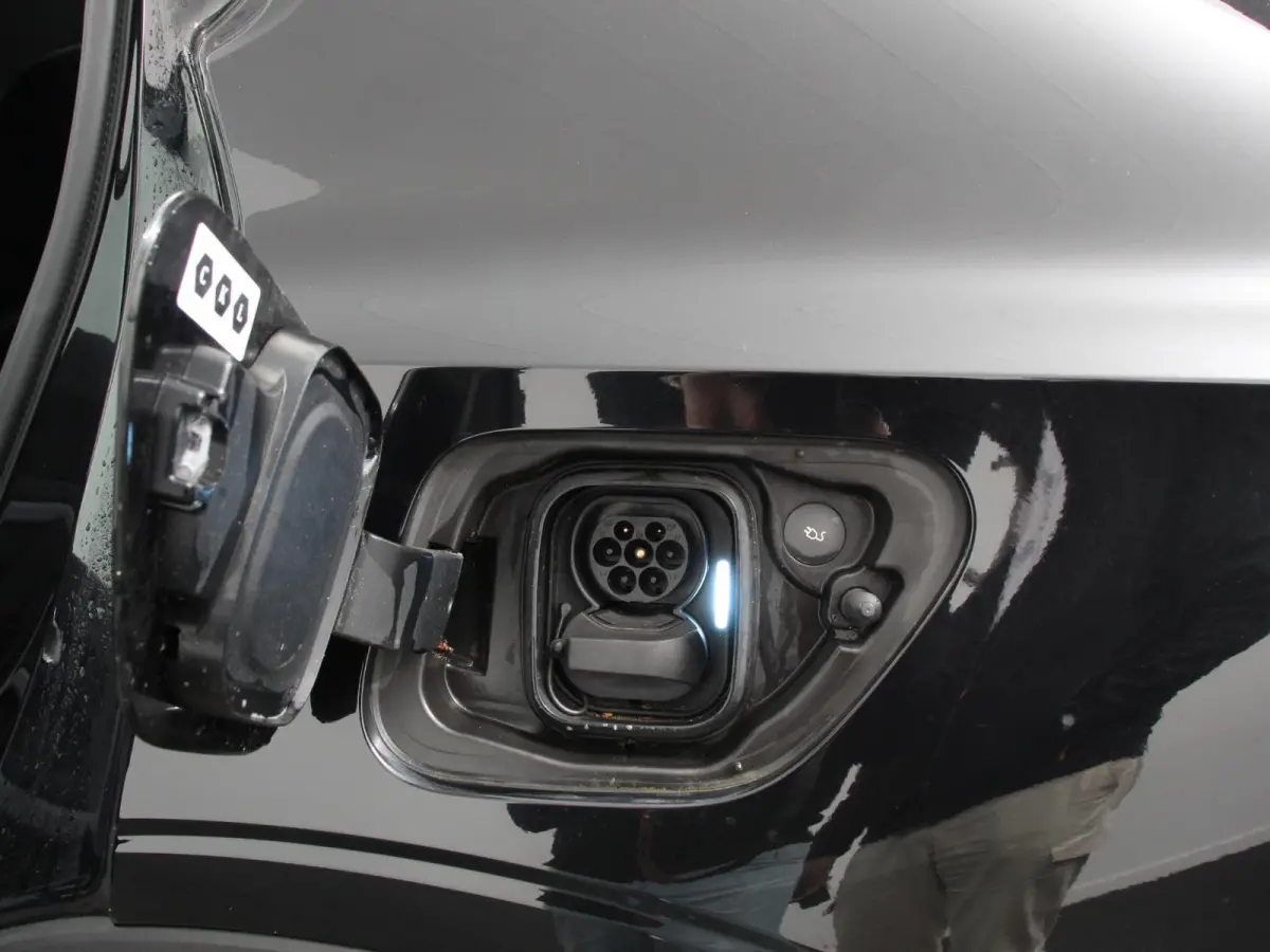 Standard Range Single Motor 69 kWh DEMO ! 360* Camera Dab Led Verwarmde voorstoelen Navigatie Apple Carplay/Android Auto Climate Control Parkeer sensoren Panoramadak Keyless Stuurverwarming