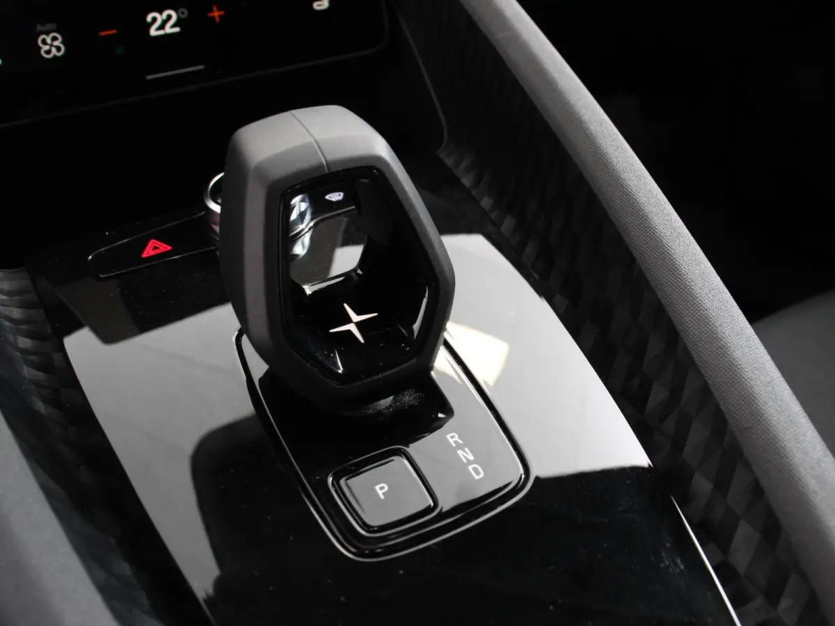 Standard Range Single Motor 69 kWh DEMO ! 360* Camera Dab Led Verwarmde voorstoelen Navigatie Apple Carplay/Android Auto Climate Control Parkeer sensoren Panoramadak Keyless Stuurverwarming