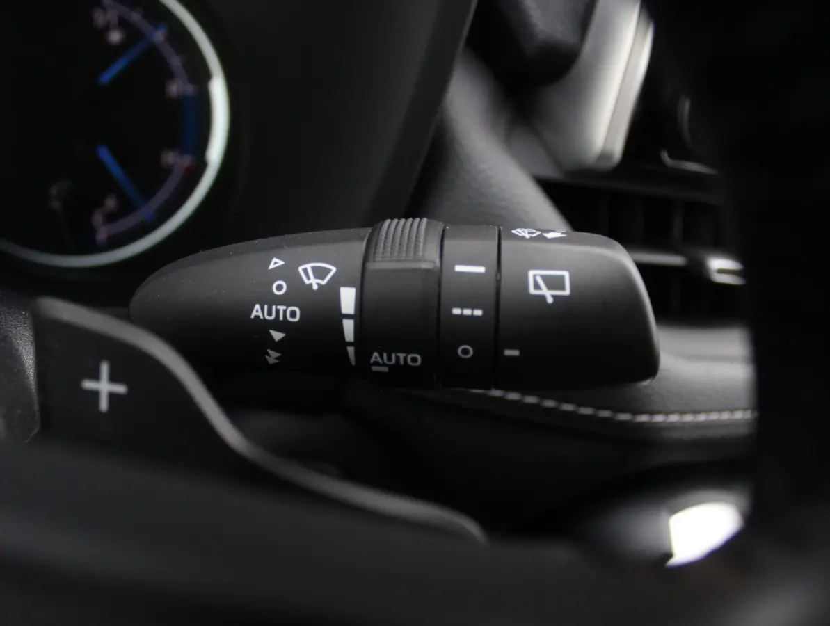2.5 Hybrid Dynamic CLIMATE | ADAPCRUISE | NAVI | CARPLAY | DAB | LED | CAMERA | ELECAKLEP | LMV18
