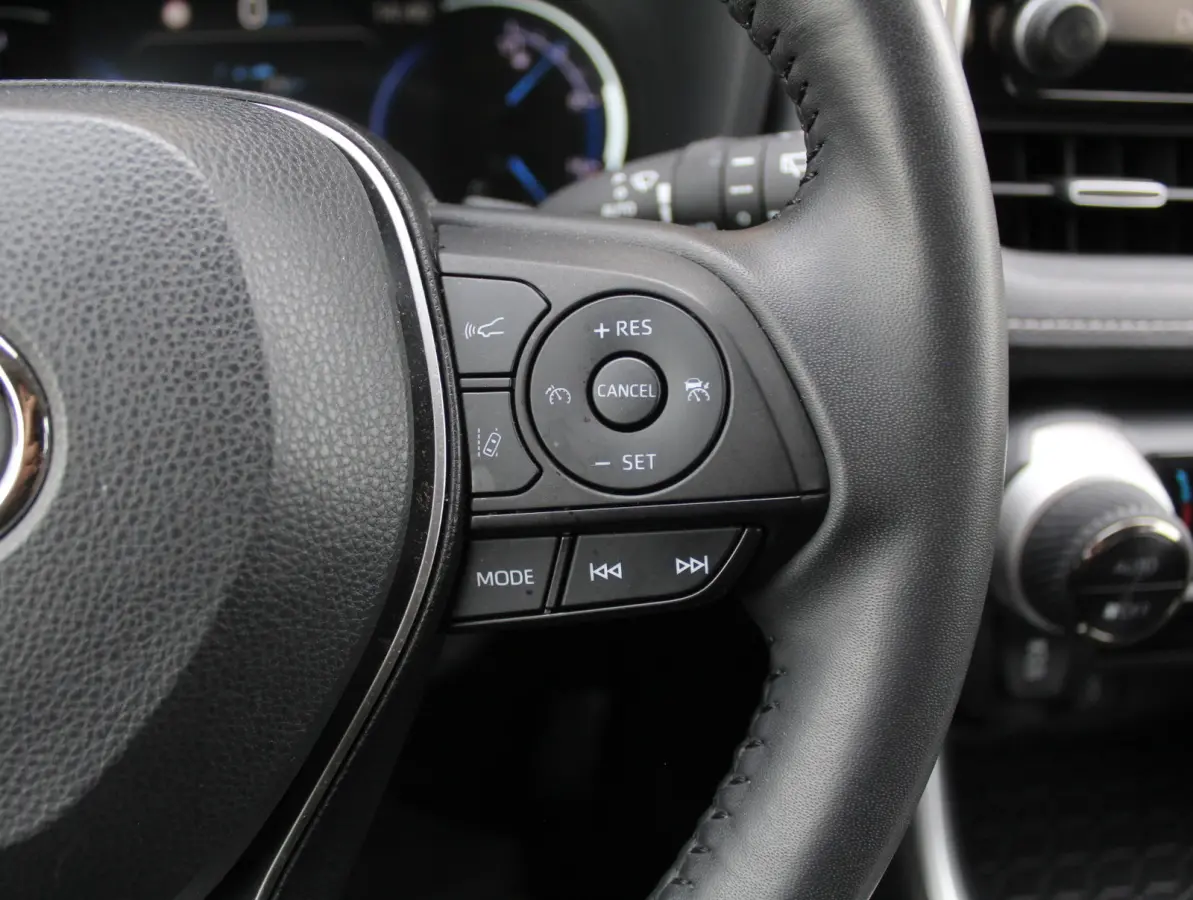 2.5 Hybrid Dynamic CLIMATE | ADAPCRUISE | NAVI | CARPLAY | DAB | LED | CAMERA | ELECAKLEP | LMV18