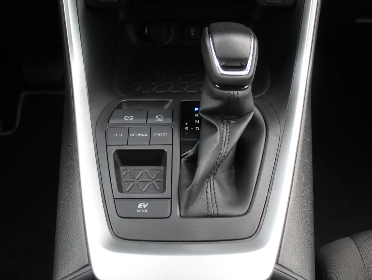 2.5 Hybrid Dynamic CLIMATE | ADAPCRUISE | NAVI | CARPLAY | DAB | LED | CAMERA | ELECAKLEP | LMV18