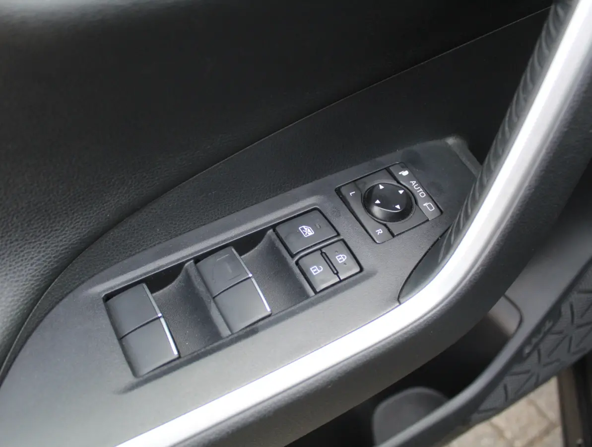 2.5 Hybrid Dynamic CLIMATE | ADAPCRUISE | NAVI | CARPLAY | DAB | LED | CAMERA | ELECAKLEP | LMV18