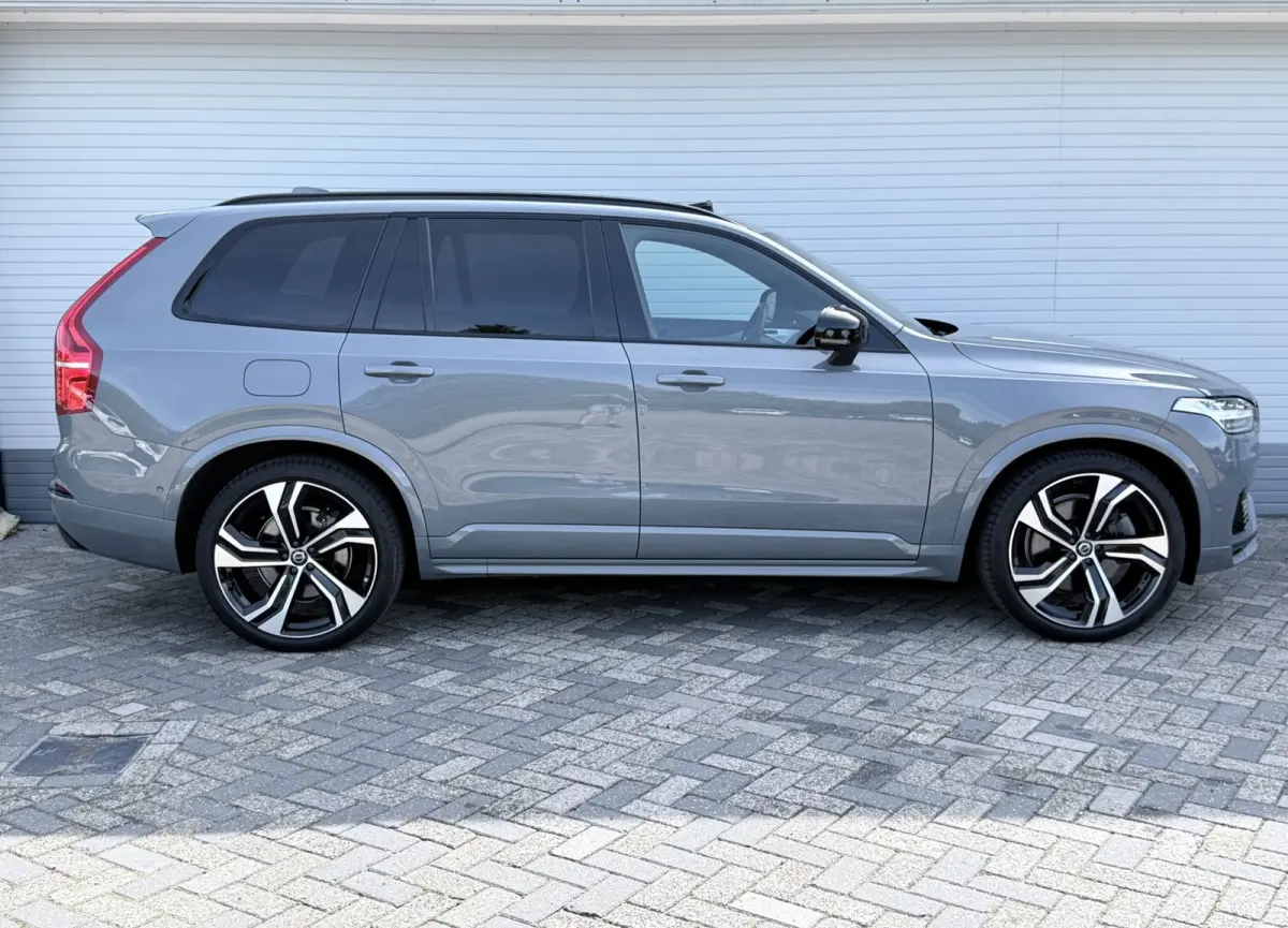 2.0 T8 Recharge AWD Ultimate Dark|LUCHTV.|B&W|PANO|T.HAAK|22 INCH|