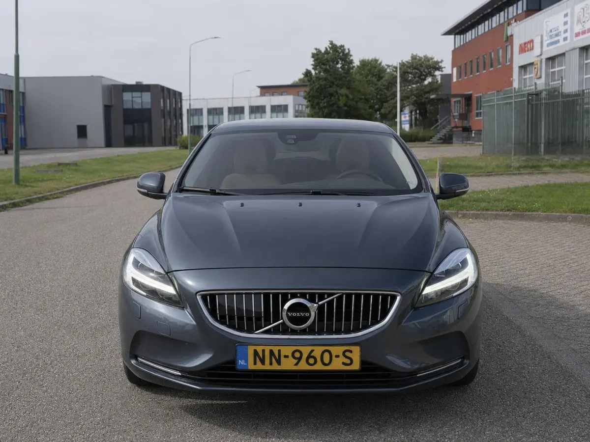 2.0 D2 Nordic+ 2017 Glazendak Keyless Navi Camera