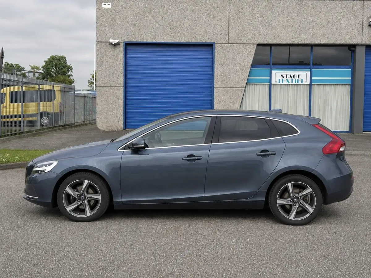 2.0 D2 Nordic+ 2017 Glazendak Keyless Navi Camera