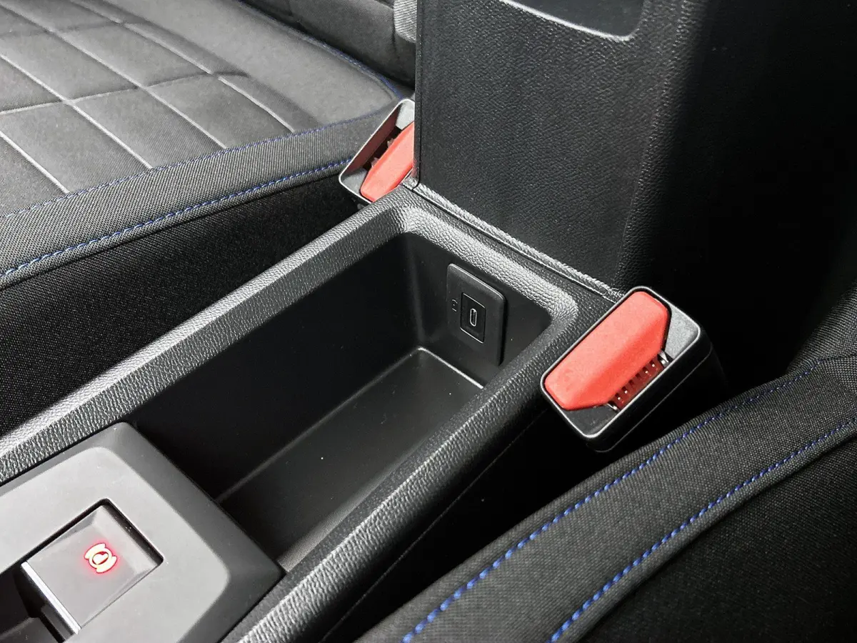 Plus 113pk Comfort Range 44 kWh | 8 JAAR GARANTIE | | Apple CarPlay/Android Auto | Camera | Comfortstoelen | Cruise Control | Climate Control |
